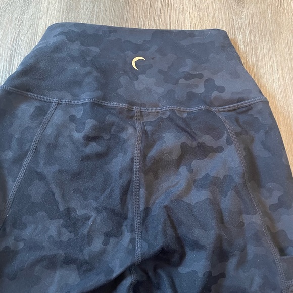 Zyia Long Camo Leggings - Picture 3 of 3